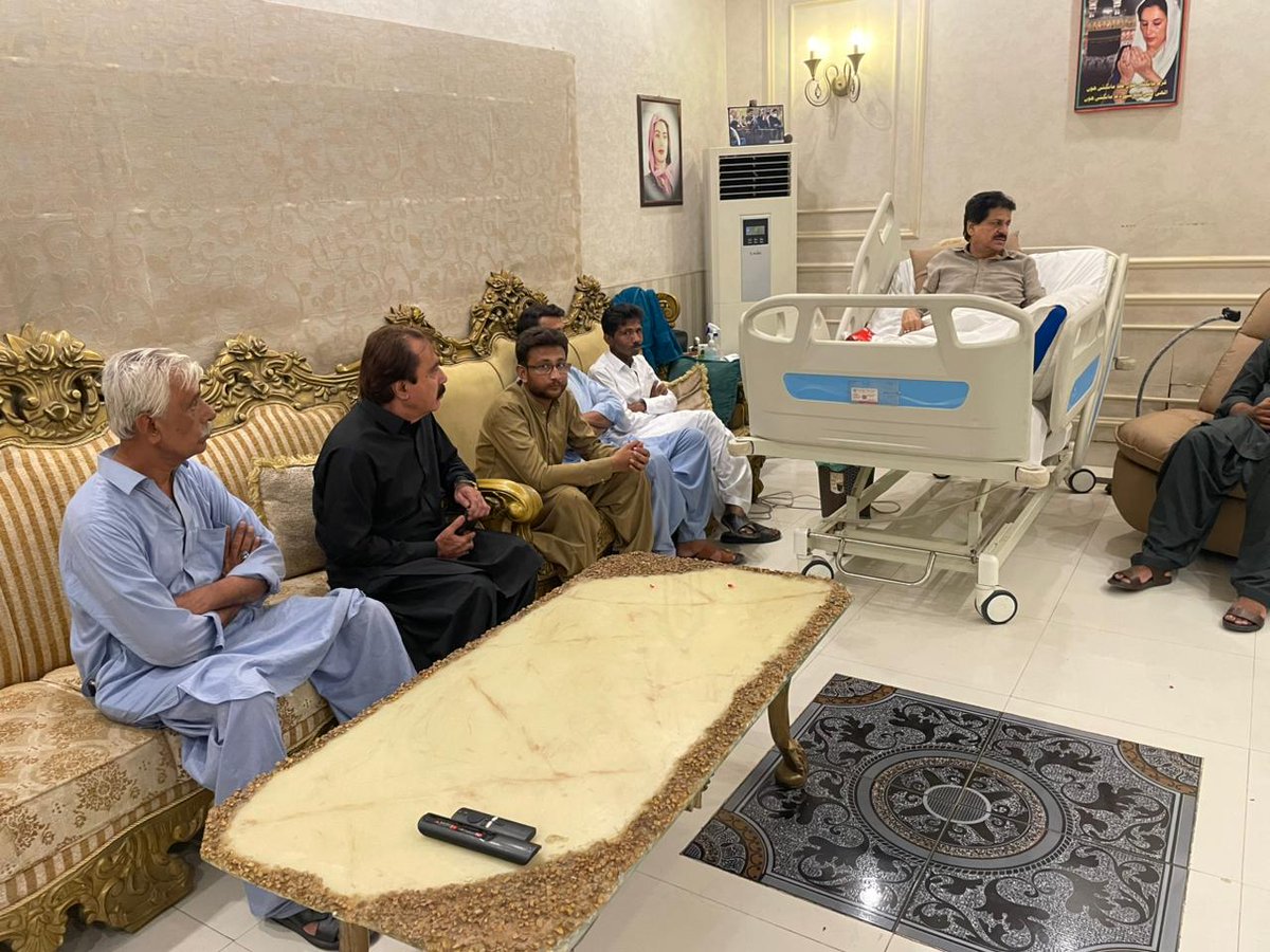 LaLaMuneer33's tweet photo. حیدرآباد: معاون خصوصی وزیر اعلی سندھ محکمہ ریلیف ڈیپارٹمنٹ عبدالجبار خان نے خان ہاؤس لطیف آباد میں ضلع حیدرآباد کے مختلف علاقوں اور حلقہ PS-62 سے آئے ہوئے لوگوں سے ملاقات کی اور ان کے مسائل سنے۔

#AbdulJabbarKhanUpdates https://t.co/BC62Ygabbw