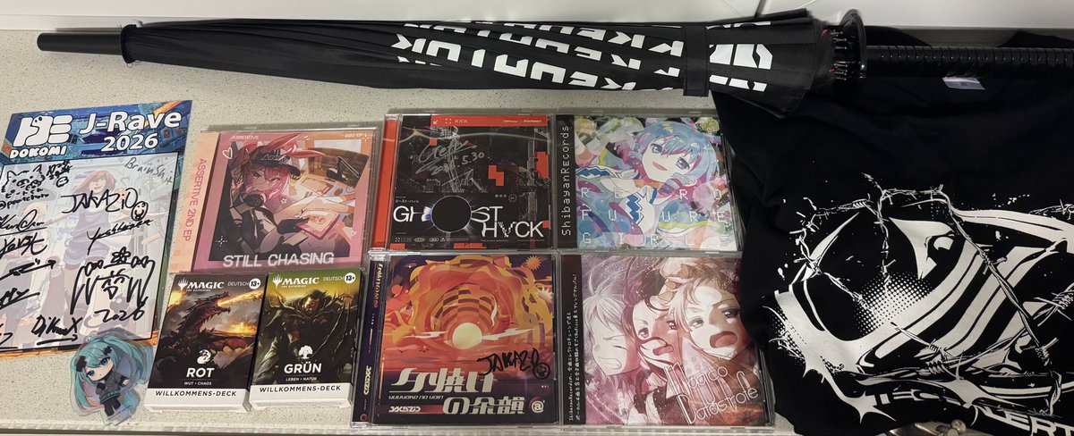 Cytrox1's tweet photo. This year Dokomi Loot and some stuff Ordered from Tano*C Store Group Order. Less Artworks because I rather get them by mail. 2 Days of J-Rave was amazing! Meeting friends / new people was fun. Ramen in Little Tokyo was also so good. https://t.co/6mbsoAiZEa
