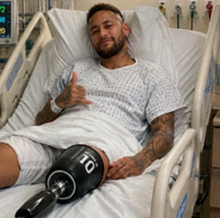 Chupeinews's tweet photo. 🚨TAPORRA: Enquanto você está sentado no sofá, Neymar está precisando da sua perna. Faça sua parte. Doe uma perna. https://t.co/3HuPH21krr