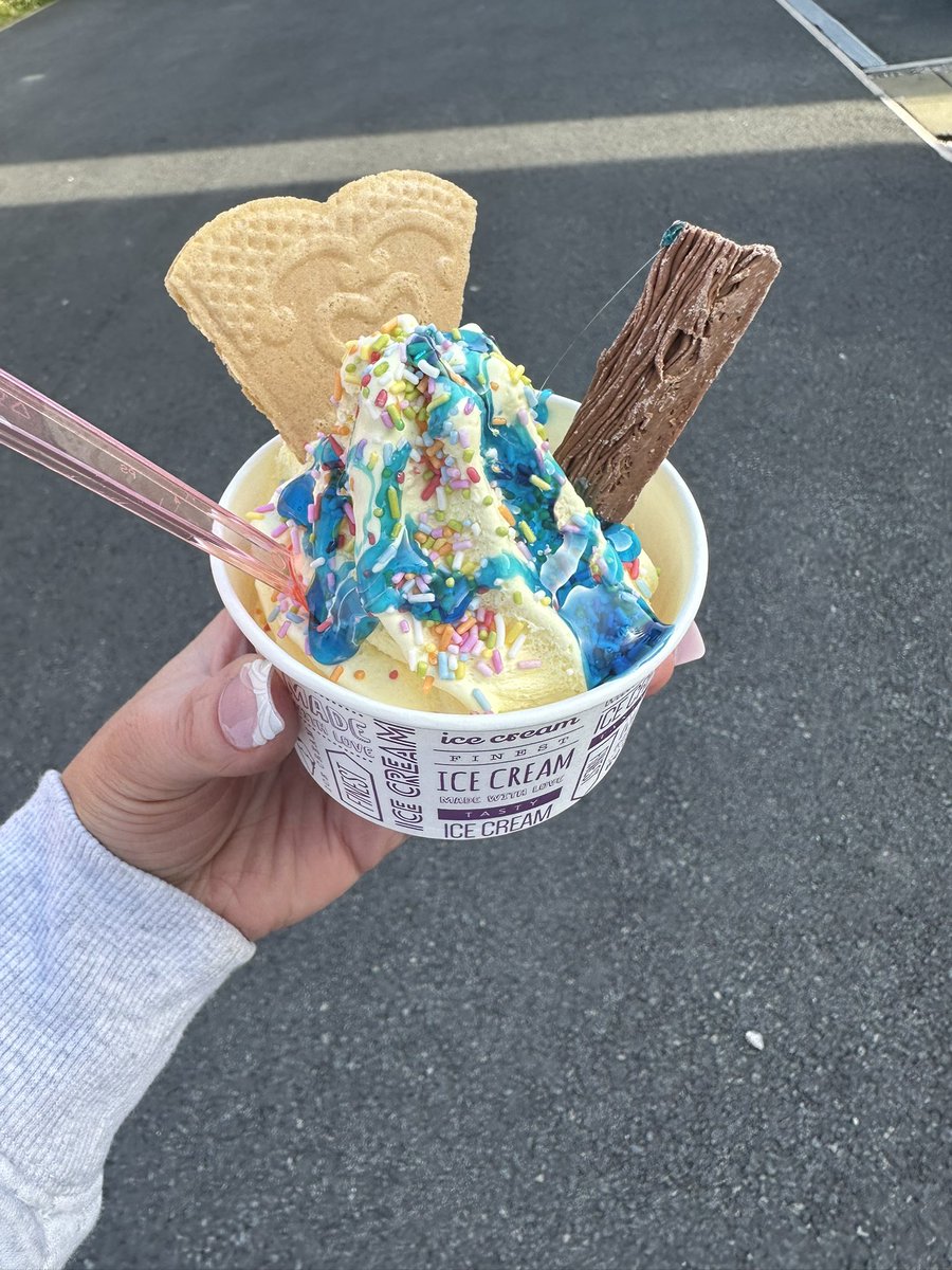 ACrush11102's tweet photo. I paid $14.99 for this from an ice cream van. https://t.co/2T1z0PoVYT