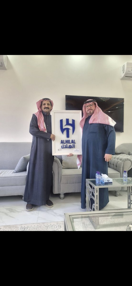 barzan1386's tweet photo. #راقت_لــي 
أحسب عمار الدار ياسعود جدران
وأثر عمار الدار ياسعود أهلها

إثر البيوت بدون أهلها ولا شي
يجلب محبتها غـلا من سكنـها
ٰ
في مامضى نشفق على البيت والحي
واليـوم لا مـريت صـديت عنـها https://t.co/8eWvefUTVB
