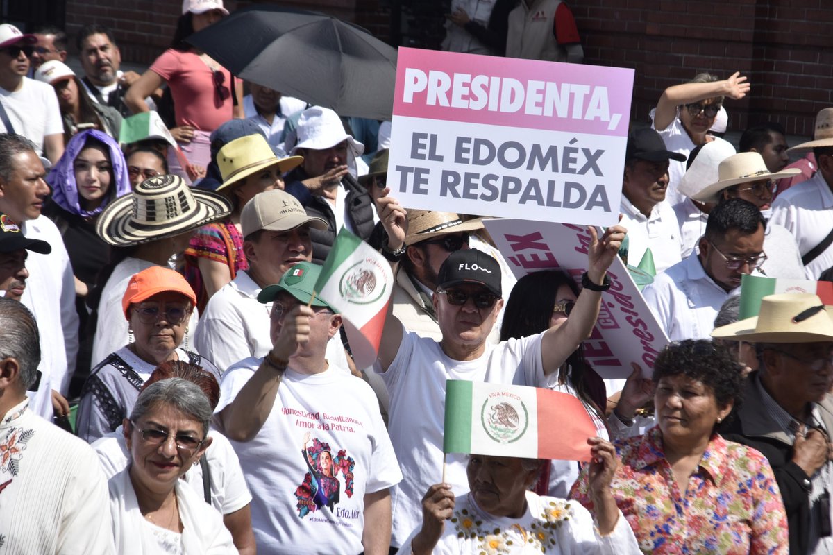 SecOscarFlores's tweet photo. A lo largo y ancho del territorio nacional, la Presidenta @Claudiashein rindió cuentas a las y los mexicanos. A dos años de la victoria electoral de la primera Presidenta de #México, el movimiento transformador refrenda su compromiso de gobernar con honestidad, resultados y amor a la patria.

La historia nos ha enseñado que ningún pueblo conserva su libertad si permite que intereses extranjeros decidan sobre su destino. Por ello, defendemos la cooperación con otros países, pero también la soberanía nacional y nuestra dignidad.

Desde el @Edomex, bajo el liderazgo de la Gobernadora, Mtra. @delfinagomeza, reafirmamos el compromiso con el bienestar de las y los mexiquenses, convencidos de que la transformación se construye todos los días con justicia social y cercanía.
#ClaudiaDaResultados #EdoMéxContigoPresidenta