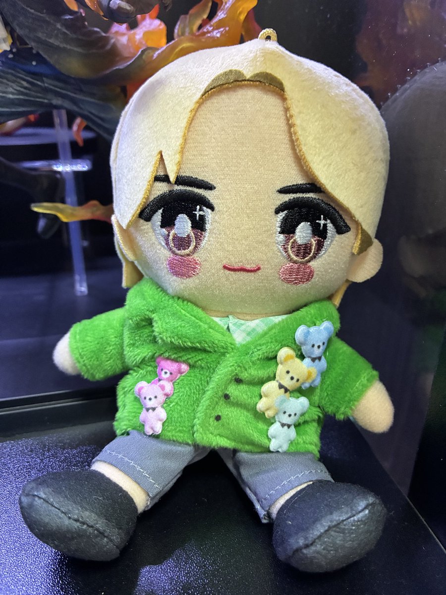 k_vm03's tweet photo. 相方のフィギュアコレクションの中にお邪魔させてもらった、仁人くん
これでキレイを保てる✨ https://t.co/HygPcys6Mh