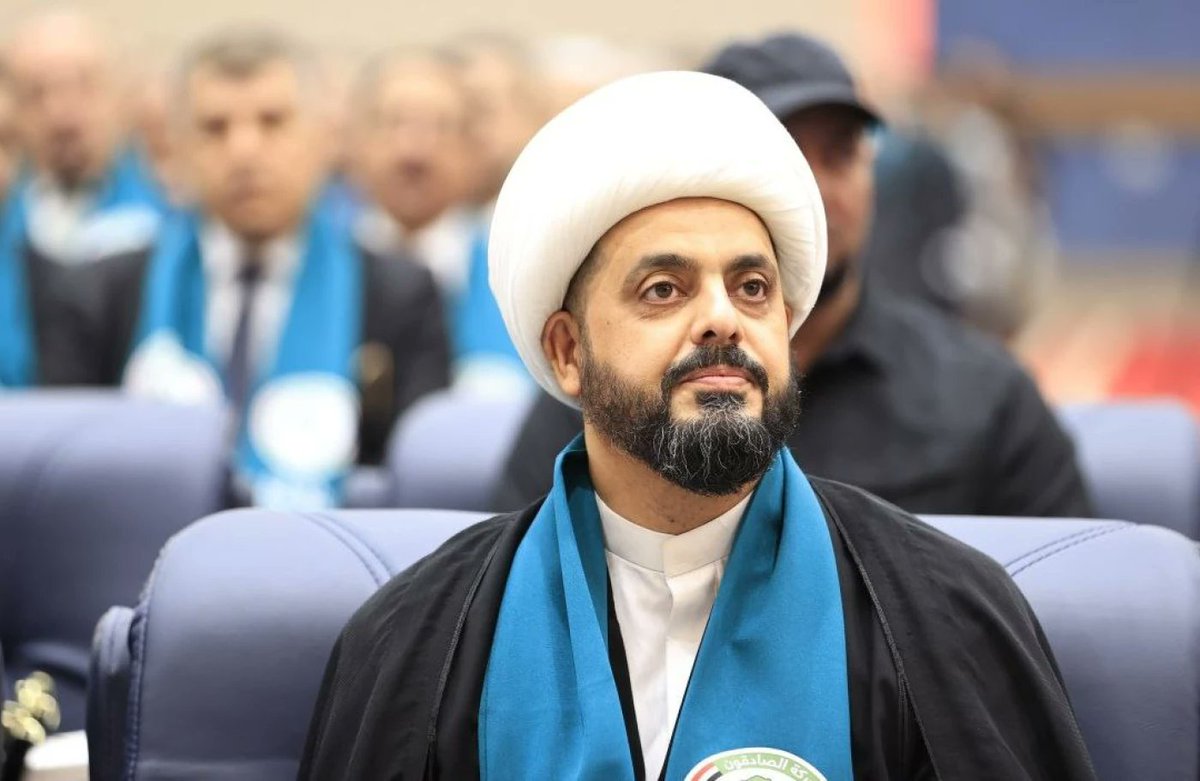 AhlAlhaqIraq's tweet photo. تنظيم السلاح ضمن مؤسسات الدولة.. موقف ثابت ورؤية وطنية

من الخطأ أن يُصوَّر النقاش حول حصر السلاح بيد الدولة على أنه دعوة لإلغاء الحشد الشعبي أو التخلي عن تضحياته، فثمة فرق واضح بين تنظيم السلاح وبين استهداف المؤسسات التي قدمت الدماء دفاعاً عن العراق.
ومن هذا المنطلق جاءت مواقف سماحة الأمين العام الشيخ قيس الخزعلي (دام توفيقه) الداعمة لمبدأ حصر السلاح بيد الدولة، مع التأكيد على أن ذلك يجب أن يتم وفق رؤية وطنية تراعي واقع العراق وتحدياته الأمنية، وبما يحفظ قدرة الدولة على الدفاع عن شعبها وسيادتها.
إن رفض السلاح المنفلت لا يعني رفض قوى المقاومة أو المؤسسات الأمنية الرسمية، بل يعني بناء دولة قوية تمتلك قرارها وقدرتها على حماية مواطنيها، مع الحفاظ على المنجزات الوطنية التي تحققت بدماء الشهداء وفي مقدمتها الحشد الشعبي.
ولهذا كان الموقف واضحاً: تنظيم السلاح ضمن الأطر الرسمية للدولة، والحفاظ على الحشد الشعبي كجزء من المنظومة الأمنية الوطنية، بعيداً عن الدعوات التي تستهدف إضعاف العراق أو التفريط بعناصر قوته.
د. مازن كريم مرجان