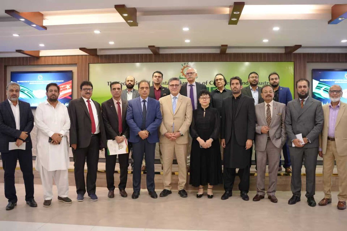 KhalilHashmi's tweet photo. 7 DAYS | 3 CITIES 
📊 60+ agreements signed
📊 USD 1B+ in MOUs & partnerships
📊 21 MOUs in Lahore
📊 20+ FPCCI partnerships
📊 9 Karachi institutional partnerships
📊 Pakistan Digital Economy HQ launched by Deputy Prime Minister 
📊 Strategic MOUs with J7, JW, Arfeen Group, Reliance Petroleum, ECG, IMGC & Punjab Government
Meetings with the Prime Minister, Chief Minister and Governor of Sindh province & Adviser to Chief Minister Punjab province, federal & provincial leadership.
CPEC 2.0 is going digital!

@ForeignOfficePk  @tdap_official  @sifcpakistan  @investinpak  @mincompk  @PakinChina_

7天 | 3座城市
📊 签署了 60多项协议
📊 谅解备忘录和合作伙伴关系总额超过 10亿美元
📊 在拉合尔签署 21项谅解备忘录
📊 与巴基斯坦工商联合会达成 20多项合作
📊 在卡拉奇达成 9项机构合作伙伴关系
📊 由副总理启动 巴基斯坦数字经济总部
📊 与 J7、JW、Arfeen Group、Reliance Petroleum、ECG、IMGC 以及旁遮普省政府签署战略性谅解备忘录
期间还与总理、首席部长、信德省省长、旁遮普省首席部长顾问，以及联邦和省级领导层举行了会晤。
中巴经济走廊2.0 正在迈向数字化时代！