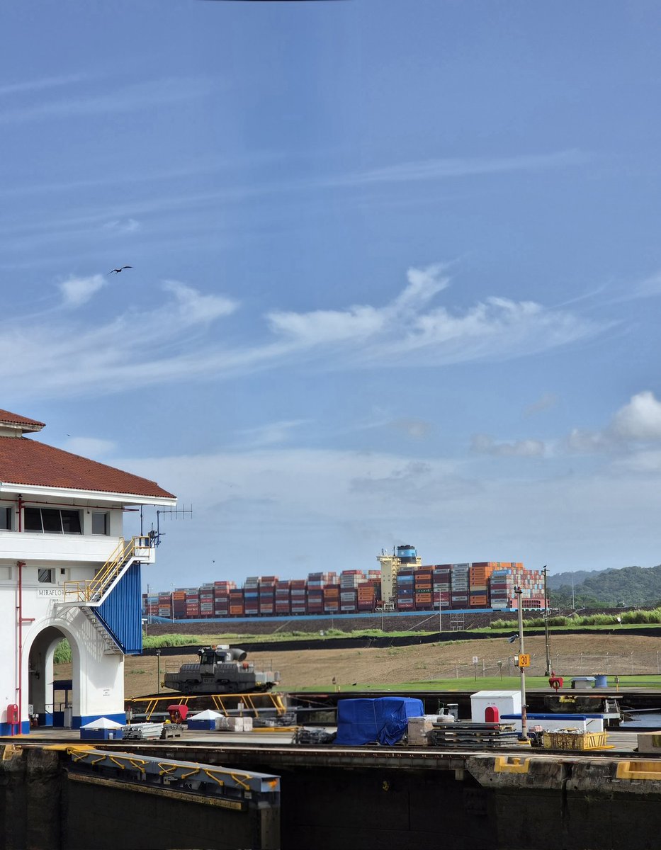 CesarOValdesP13's tweet photo. Visita al @canaldepanama con los estudiantes de movilidad intl. los cuales participaron del diplomado de Aduanas y Logística Intl. entre la Universidad Libre de Colombia, Barranquilla y la Facultad de Administración Pública https://t.co/9NrEsA26mG