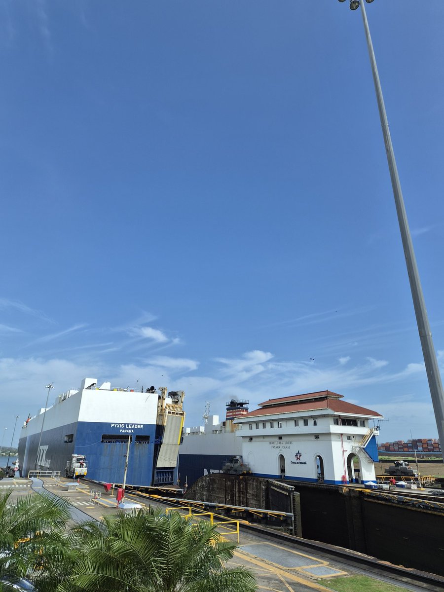CesarOValdesP13's tweet photo. Visita al @canaldepanama con los estudiantes de movilidad intl. los cuales participaron del diplomado de Aduanas y Logística Intl. entre la Universidad Libre de Colombia, Barranquilla y la Facultad de Administración Pública https://t.co/9NrEsA26mG