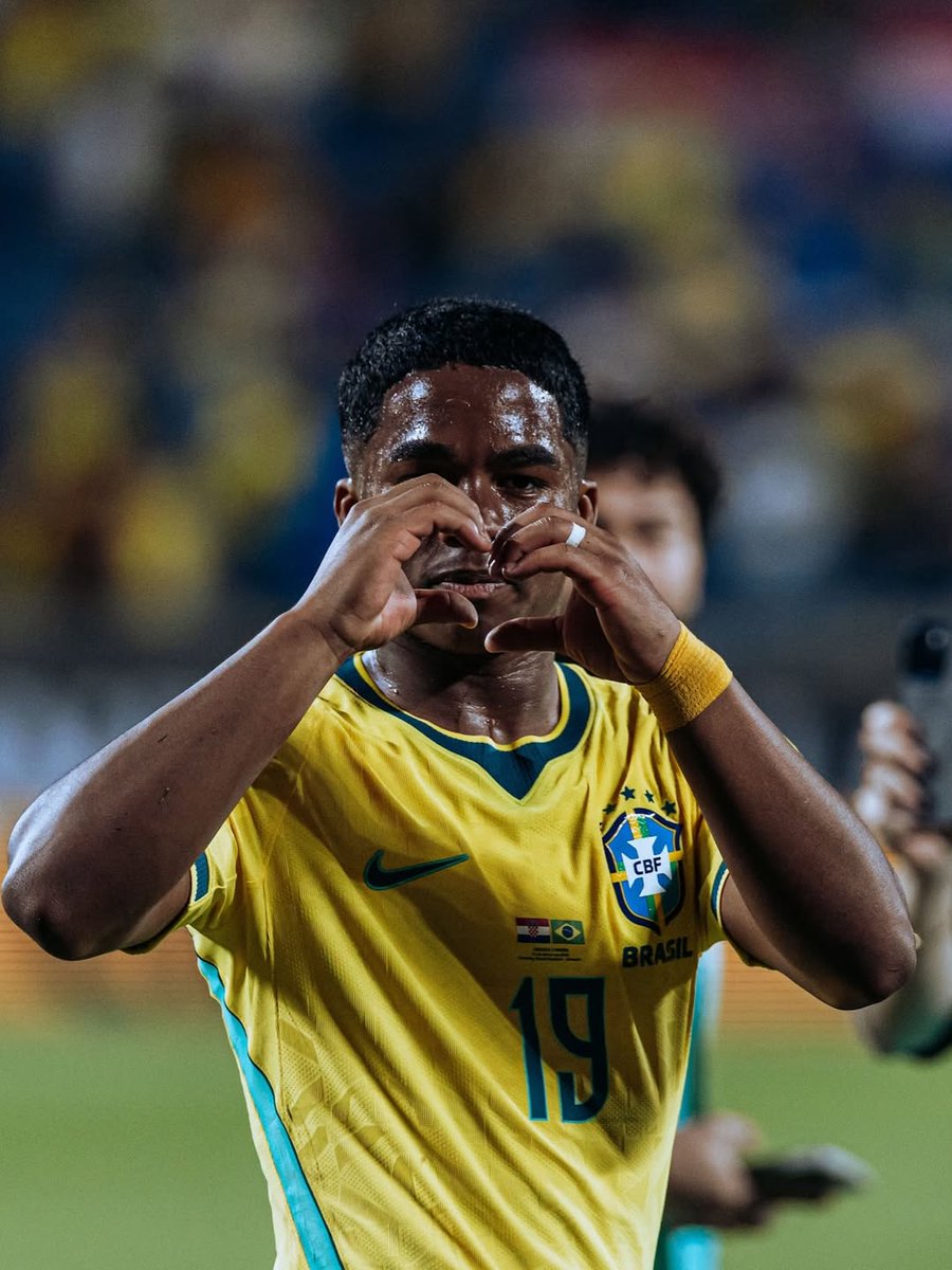 amorimbaiano's tweet photo. danilo dos santos de oliveira e endrick felipe moreira de sousa no jogo 

eu já era brasileiro mas depois disso me tornei o triplo https://t.co/HRIv7tsgmZ