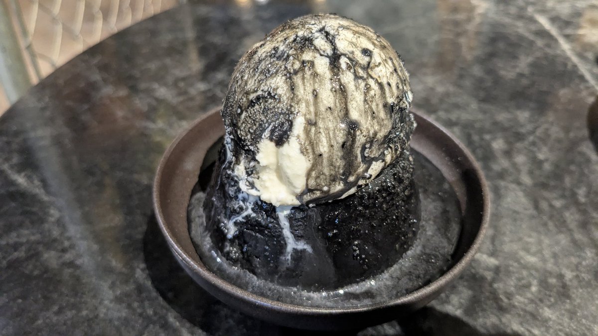 liqueur7777's tweet photo. Eargrey Black Terine　― 凛 ―
Black Cheese Cake　― Genten ―
Affogato Black Pudding　― 漆 ―
Black Latte

#SecretBase 
#目黒区 https://t.co/dGO50D3VWs
