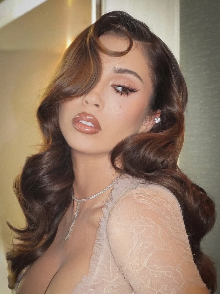 elenadata_'s tweet photo. Elena para terceira edição do #StarGRAMMYs.

— A artista está indicada em todas as principais e já ganhou 4 Grammys na pré-cerimônia. https://t.co/PfRtAqAzcf