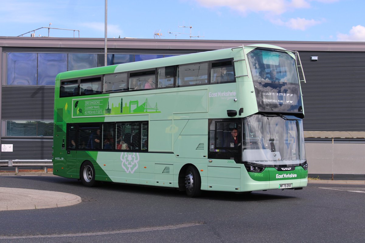 garyhunter91's tweet photo. It's been a busy few months with East Yorkshire and Great Scenic Journeys helping with the introduction of the new open top tour of Scarborough, not to forget the new-look Beachcombers and of course the new electric fleet. They all look stunning, even if I say so myself. https://t.co/r0iyNGql9P