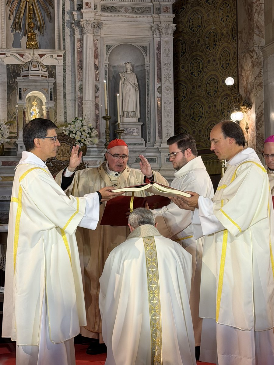 PajaroEnciso's tweet photo. En Ceremonia de celebración episcopal en  nuestras diócesis,  acompañando al nuevo Obispo Alfonso Bauer! https://t.co/SwYpeFYoj5