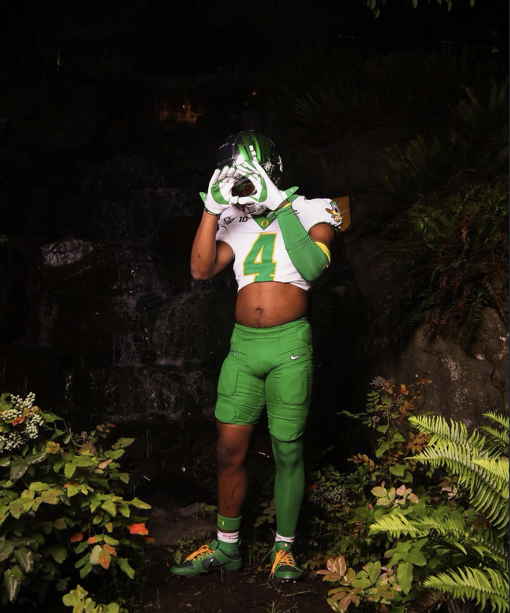 oregon__updates's tweet photo. 5-Star EDGE KJ Green on his Oregon OV 🦆 https://t.co/s5uZbBcF5r