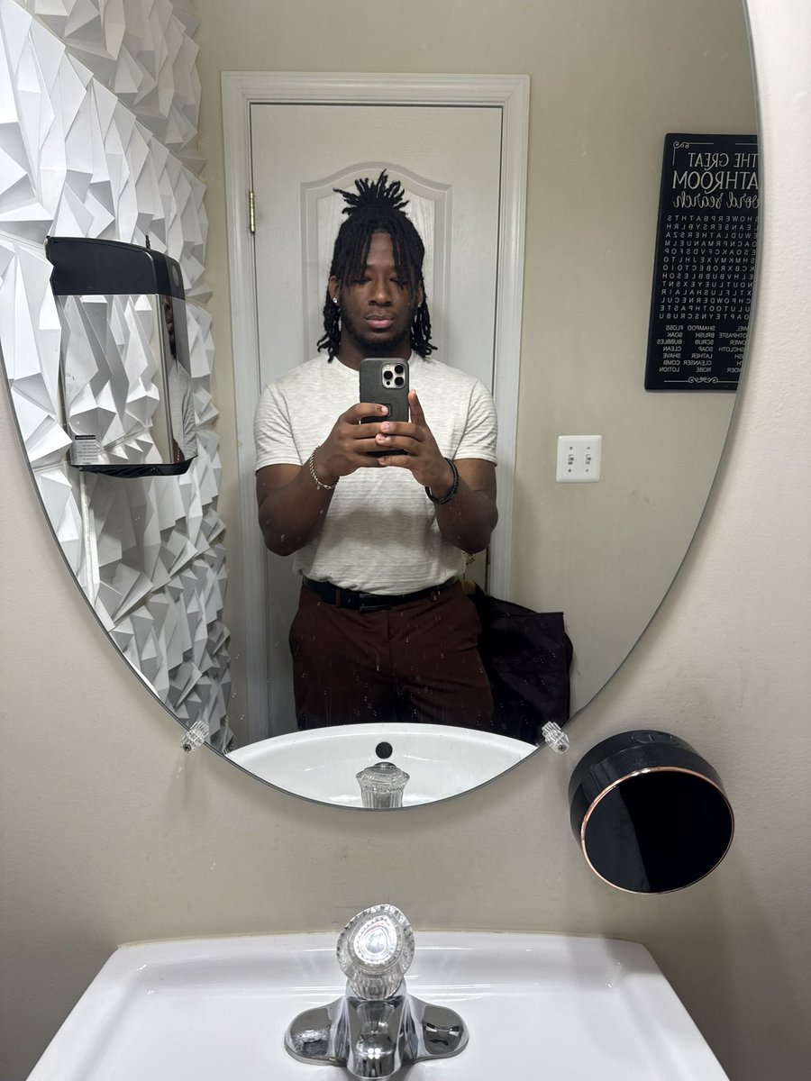 donctt's tweet photo. gym gains (kinda) https://t.co/ldW4XZtp2I