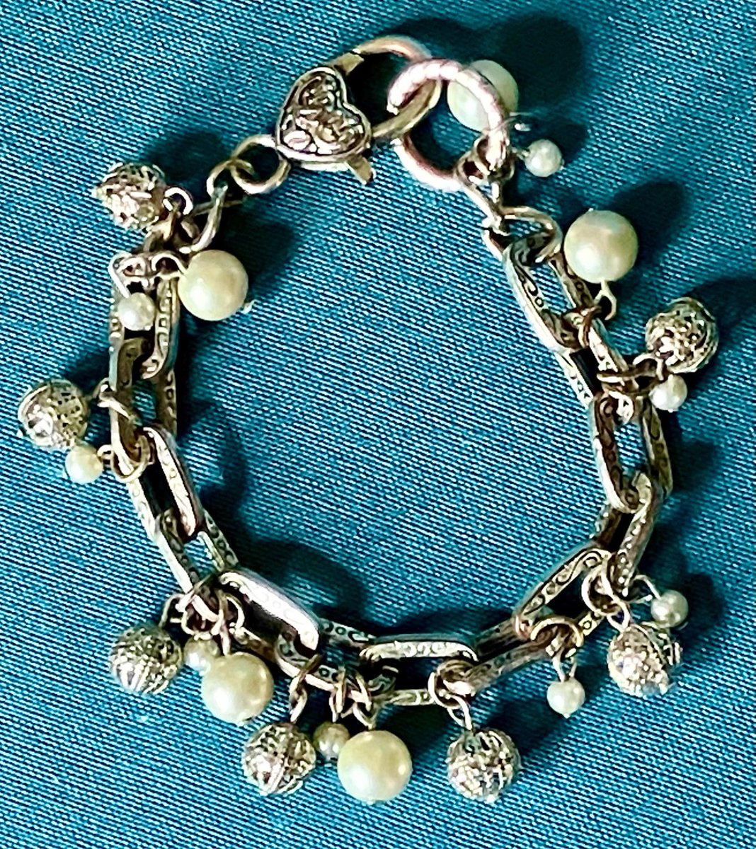 LittleBearconvo's tweet photo. Vintage Brighton Bauble Bath bracelet, circa 1990s just added to the shoppy! RETWEETs are sweet! https://t.co/h1IZhUoEvC https://t.co/Xuo4peuuls