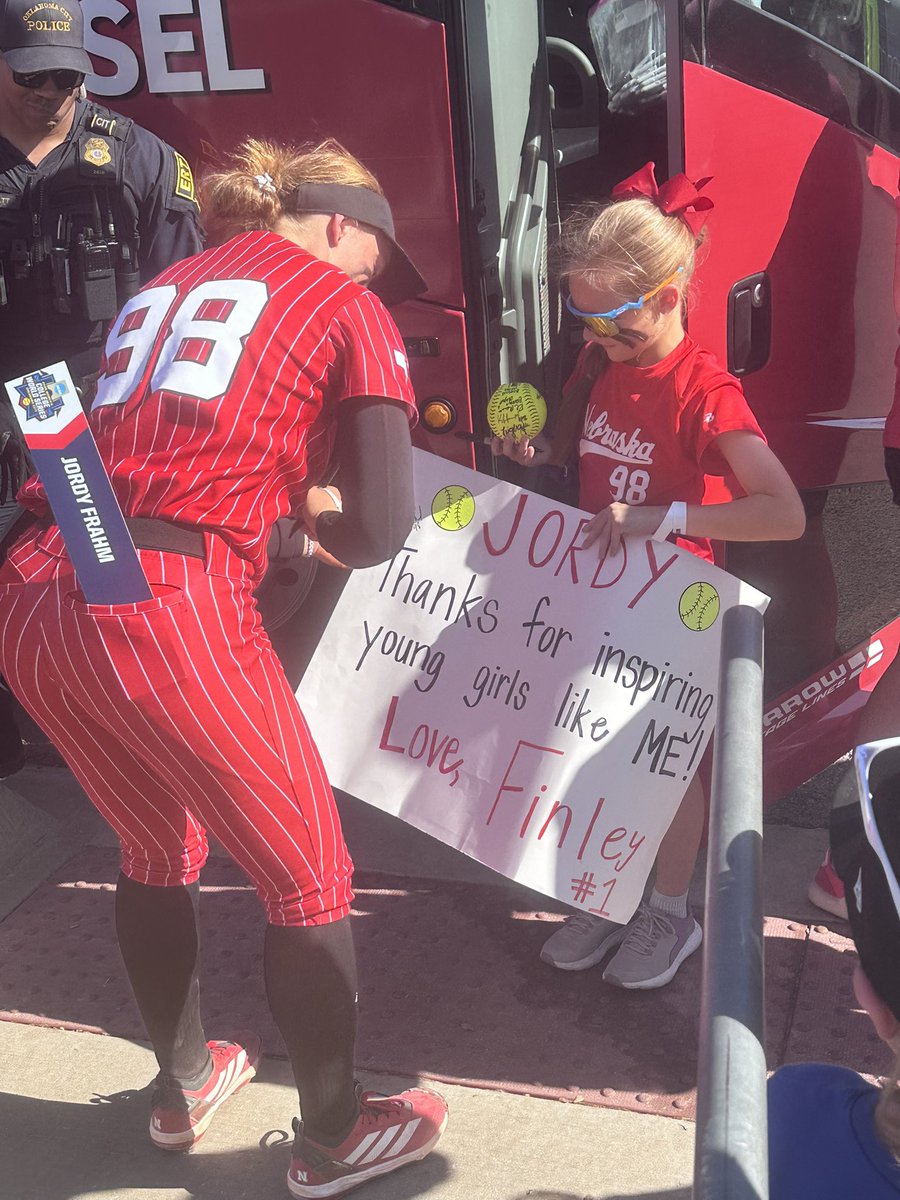 Maren_Angus's tweet photo. Jordy Frahm signed or took a photo for every person who asked. 

College softball will miss her. https://t.co/LTgLYYcyOZ