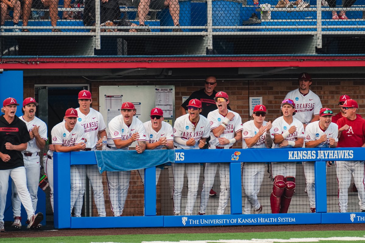 RazorbackBSB's tweet photo. Keep the energy ⚡️ https://t.co/fVP51MWhGf