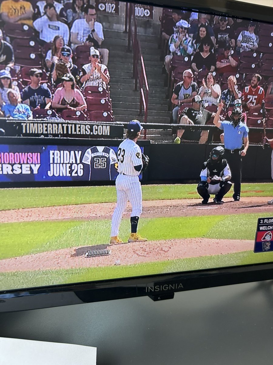 MLBLarry's tweet photo. A tip of the cap to Wisconsin pitcher Chandler Welch for debuting baseball’s newest fashion trend: one pant leg up, one pant leg down. https://t.co/fPJnUFEfqz