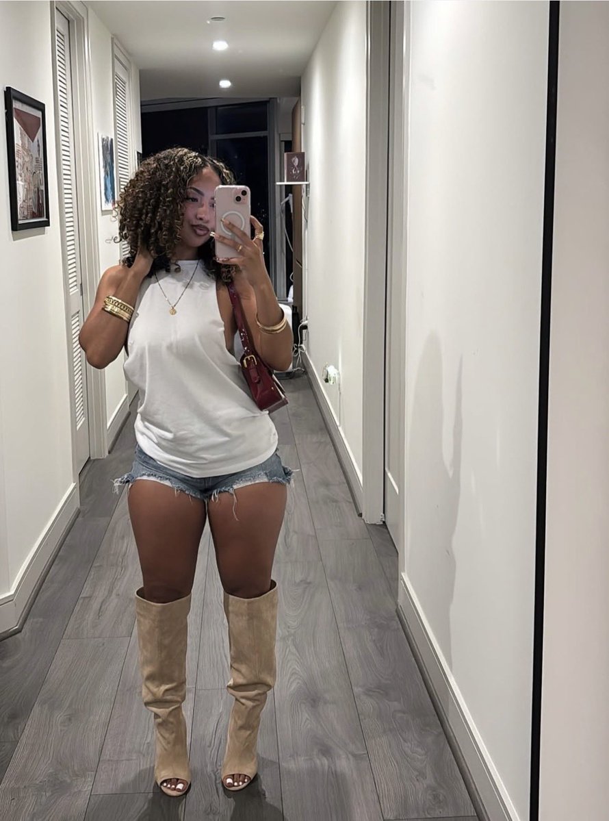 A1Baes's tweet photo. IG: _dezireee https://t.co/dmUXXZZqN9