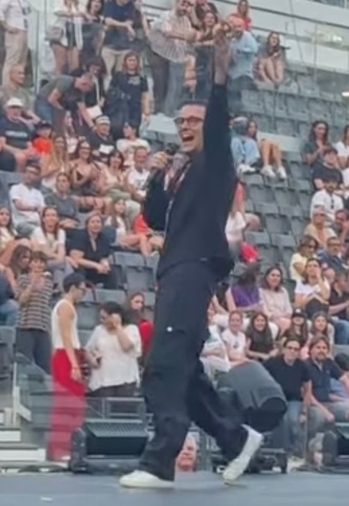 VeronicaMaretti's tweet photo. Mitico zio drojette e comunque buona notte a tutto il bellissimo mondo drojette e sogni d'oro a tutti i simpatici tifosi drojette 😻 #drojette https://t.co/lVSnlj2B1f