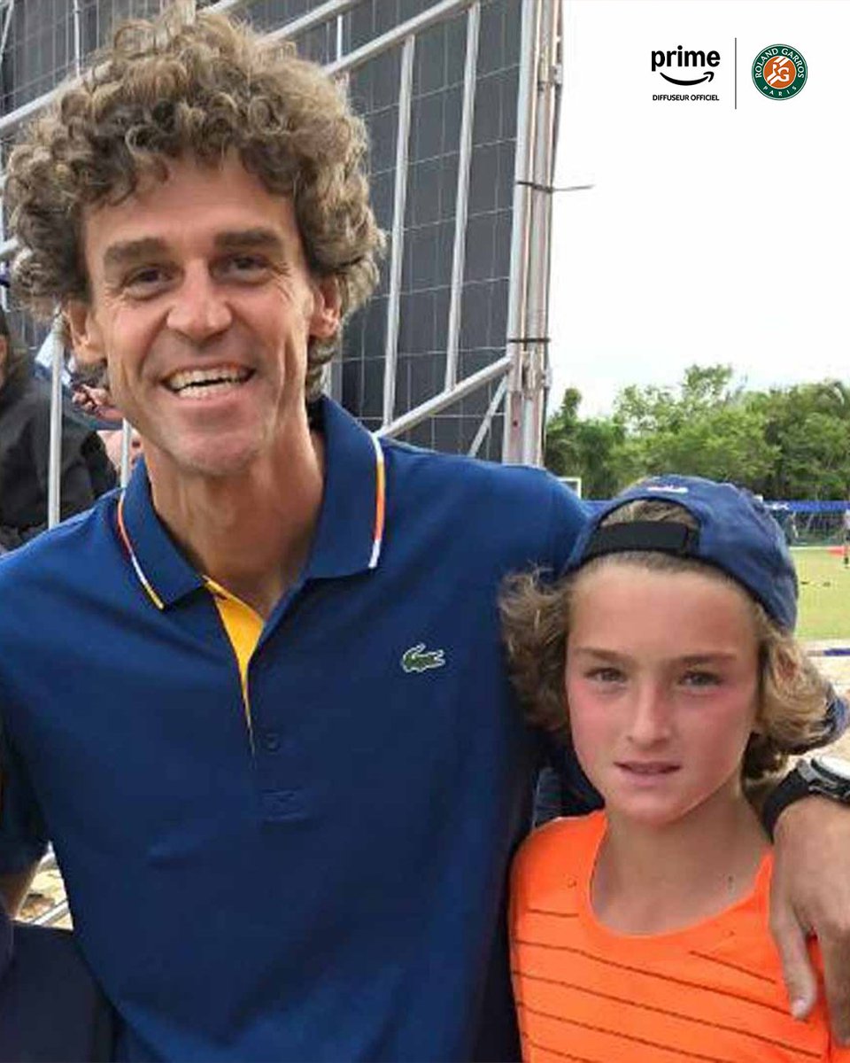 PVSportFR's tweet photo. 🇧🇷 João Fonseca et son idole « Guga »

#RolandGarros https://t.co/9xHxlon5di