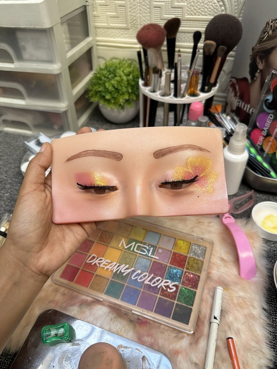 lin_di_bali's tweet photo. video lengkapnya ada di latihan ke 21.

live youtube : https://t.co/HgNJCrqbww

#latihanmakeup #makeuptutorial #belajarmakeup #makeuppemula #tutorialmakeup #makeupnatural #creativemakeup https://t.co/d4EnVQAc41
