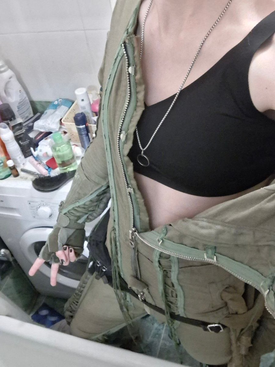MiahBirch's tweet photo. well.. Here we go. First irl selfies on this account.
Here's me wearing my soviet flightsuit (it's still incomplete, still looking forward to finding missing parts for it)
#vtuber #vtuberselfie #vtuberirl #vtuberunmasked #selfie #soviet #ussr #flightsuit #jumpsuit https://t.co/uEfm5wgyz4