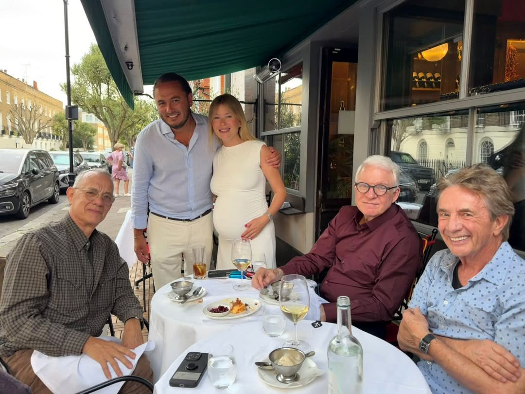 martinhayter_'s tweet photo. steve, marty, and tom hanks hanging out in london ❤️ https://t.co/v6YcTnZGfx