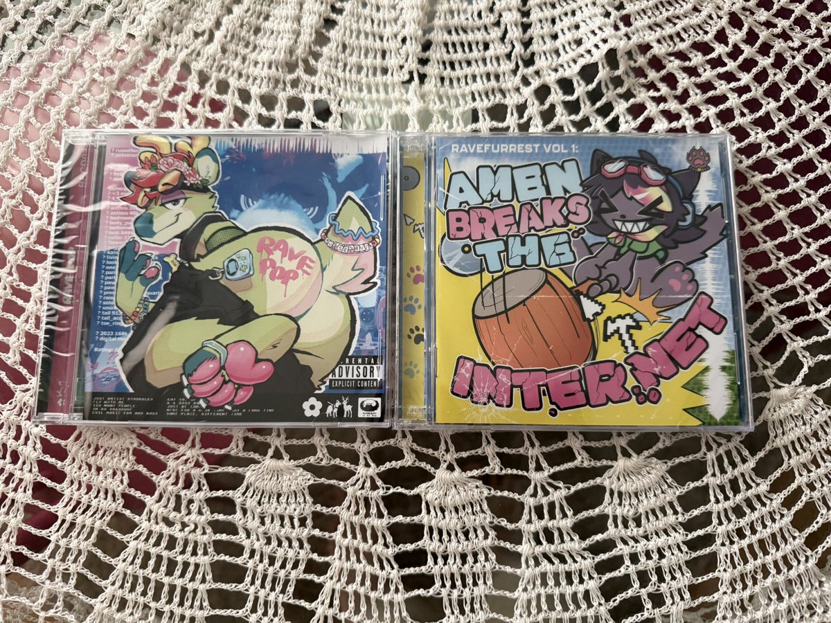 fizzyberri's tweet photo. Ravefurrest goodies!!! >w< https://t.co/yUVgaiSG9D