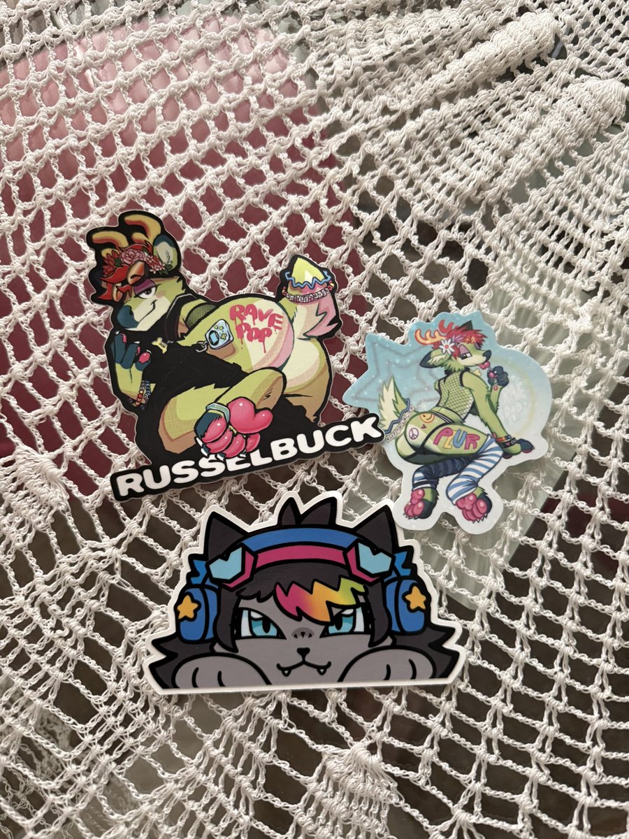 fizzyberri's tweet photo. Ravefurrest goodies!!! >w< https://t.co/yUVgaiSG9D