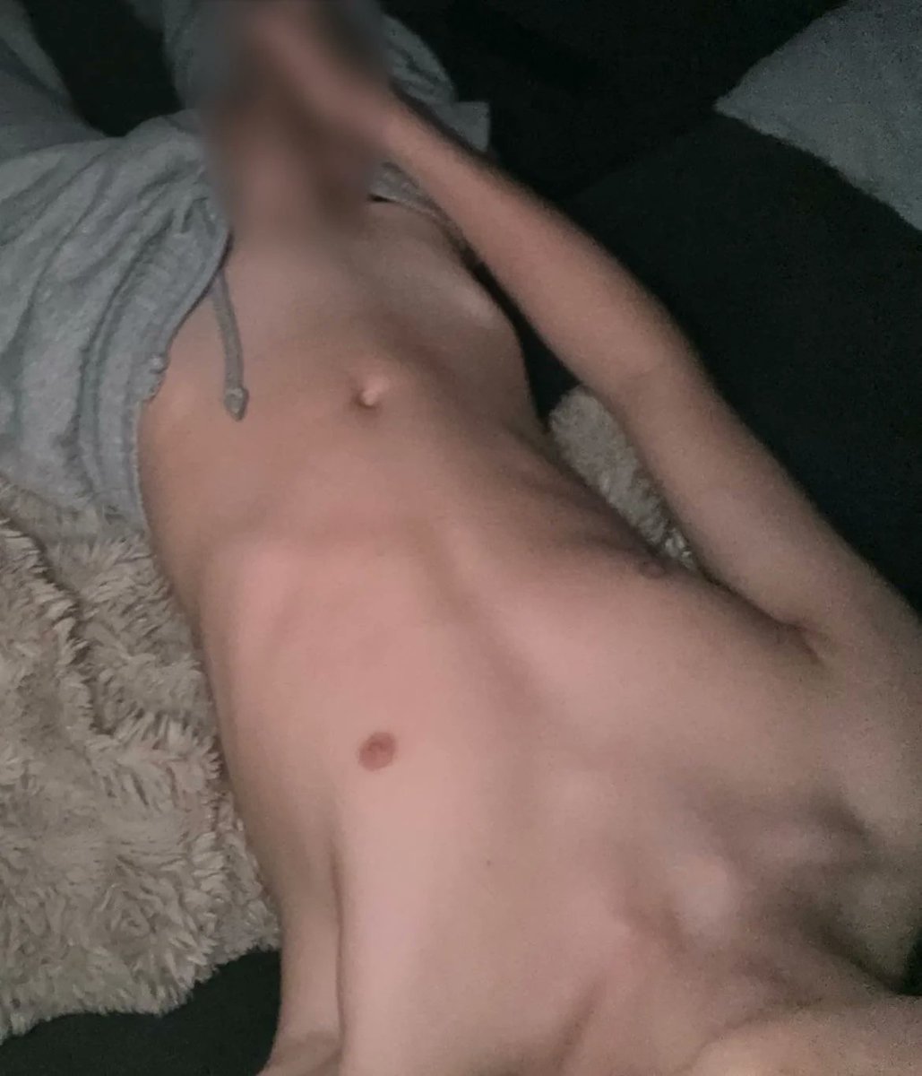 Adonis466265's tweet photo. Który by chcial dostac cale zdjęcie bez cenzury?
#blik
#cashmaster
#findom
#cuckold https://t.co/BdXmaX9QCa