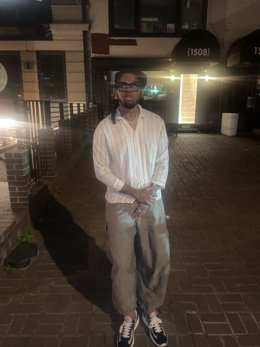 Sharddd_'s tweet photo. 🍾 https://t.co/Y9vHHNLVl5
