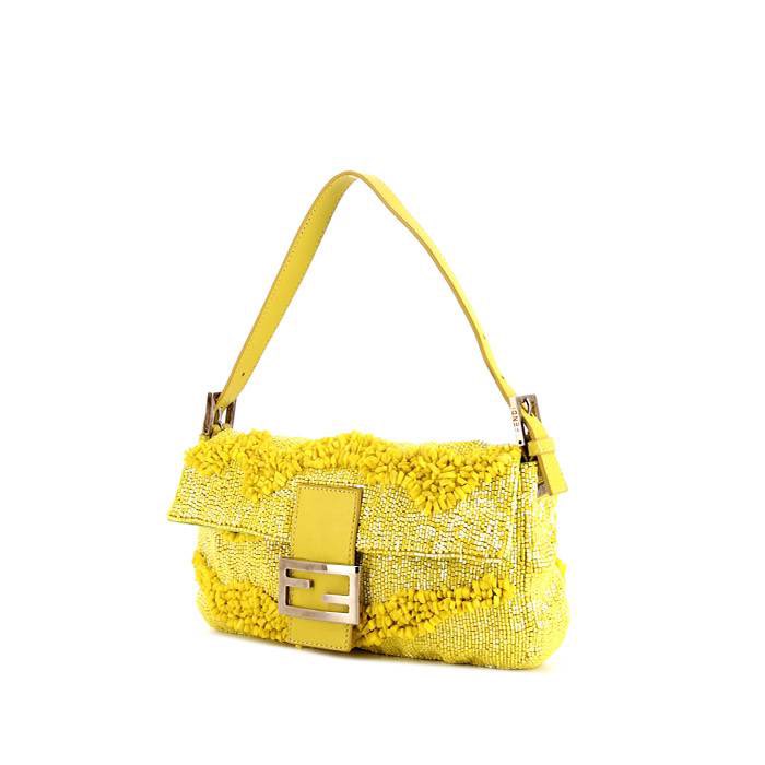 KikiMioBS's tweet photo. Uma Fendi baguette vintage bordada, porque é chique, prática e eu teria uma coleção se meu marido ganhasse uma Mega da Virada por ano https://t.co/Wd1zRuB6eW