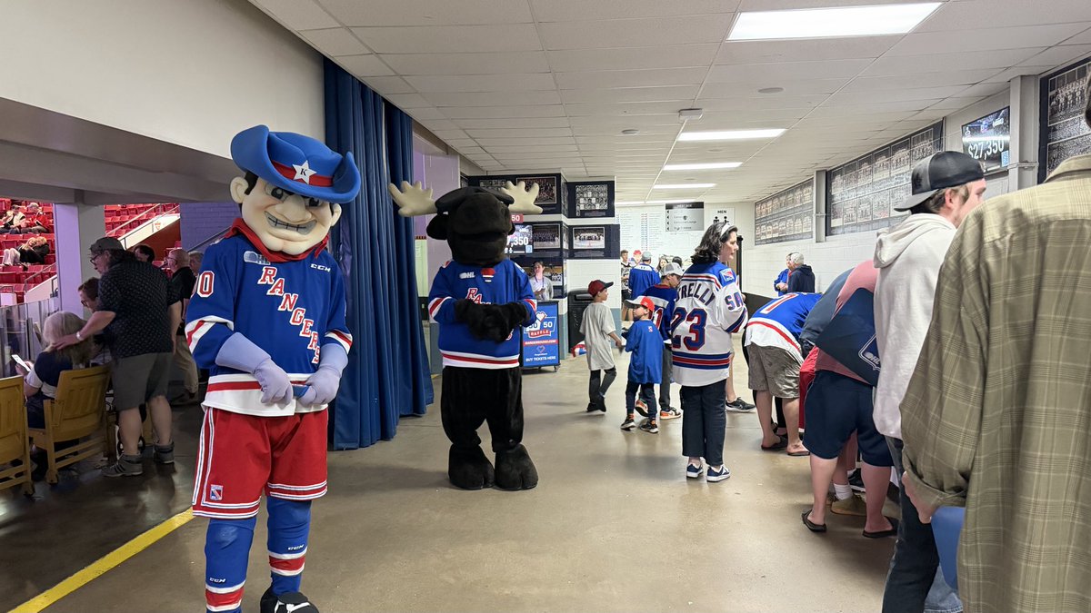 GoereeReport's tweet photo. More fans are rolling in here at the Aud. TSN is now on the board. Fairly large turnout for a watch party for the @OHLRangers 

Puck drop is in less than 30 minutes away. https://t.co/9RXwZlow9R