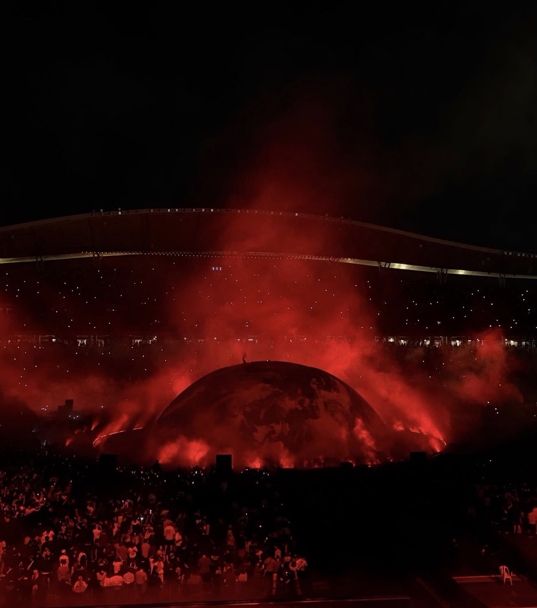 infolky's tweet photo. The biggest ticketed stadium concert audiences ever 🌍

🇹🇷 Ye — 118,000
🇺🇸 Zach Bryan — 112,408
🇺🇸 George Strait — 110,905
🇦🇺 Ed Sheeran — 109,500
🇿🇦 U2 — 98,000+
🇦🇺 Taylor Swift — 96,006
🇧🇷 Paul McCartney — 90,000+
🇧🇷 George Michael — 85,000+
🇦🇷 Coldplay — 80,000+
🇮🇪 U2 — 80,000+