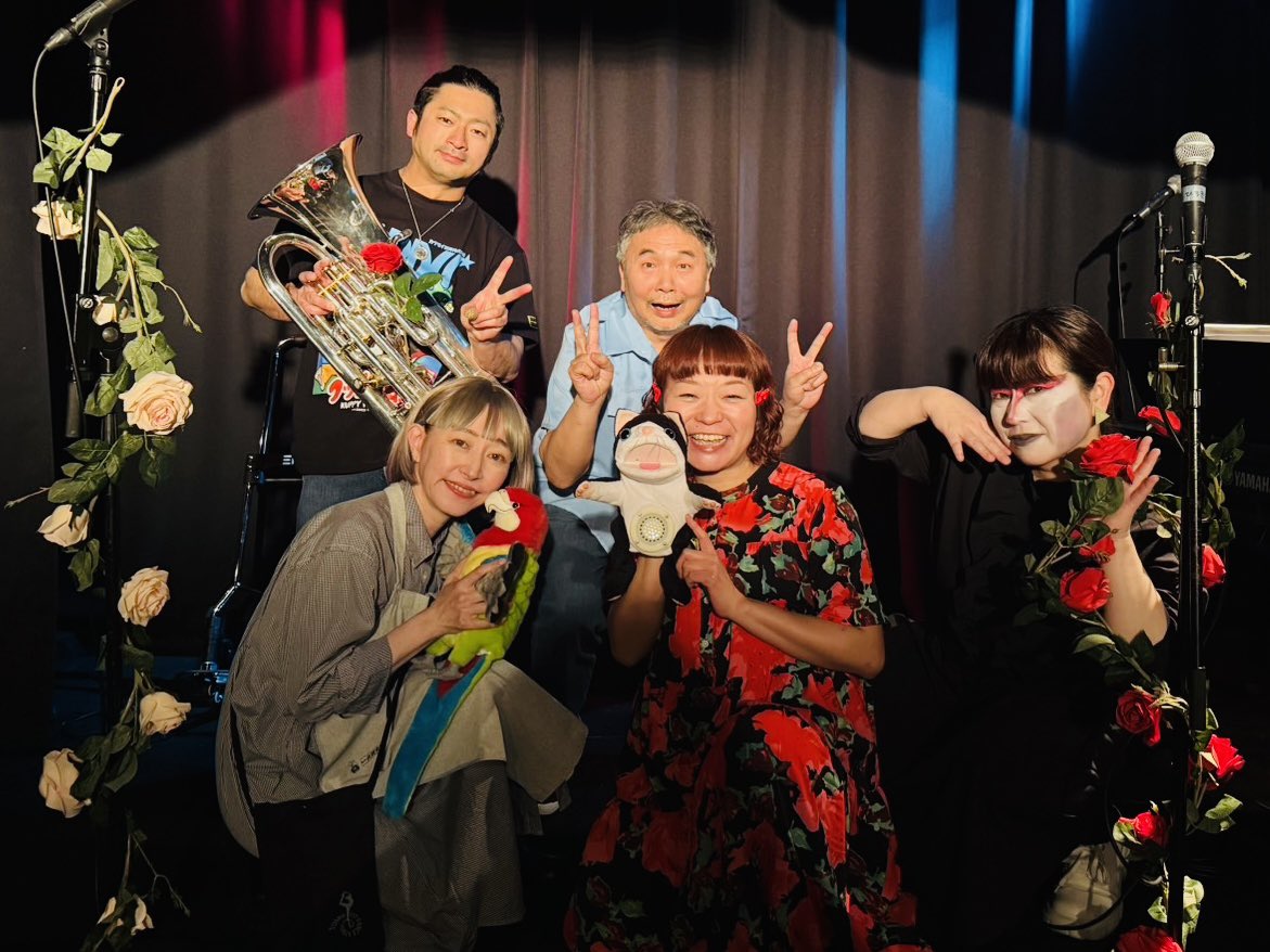 bearkumasan's tweet photo. 『異種格闘歌合戦❣️FINAL !！!』ご来場&amp;配信で集まってくださった皆さまありがとうございました！楽しかったー！昨年のケンケンさんの台本、皆のご意見、どこかで見たことあるよなものを寄せ集め抱き合わせたミュージカルも楽しかった！かまぼこ切りながら歌ったのも初めてだった！さわやかに〜♪ https://t.co/Wusw8aYP0J