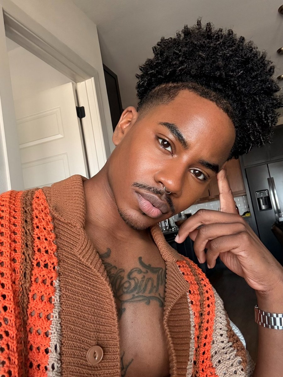 Jay__Vibez's tweet photo. Skin glowing, hair growing ✨ https://t.co/J7u8slP9x3