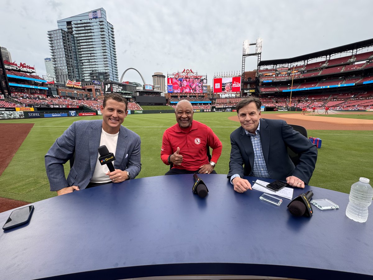 NBCSportsPR's tweet photo. Cubs-Cardinals on Sunday Night Baseball begins NEXT at 7 p.m. ET on NBC and Peacock…with Bob Costas joined on the pregame show by Anthony Rizzo and Hall of Famer Ozzie Smith. https://t.co/R91yu7RjYD