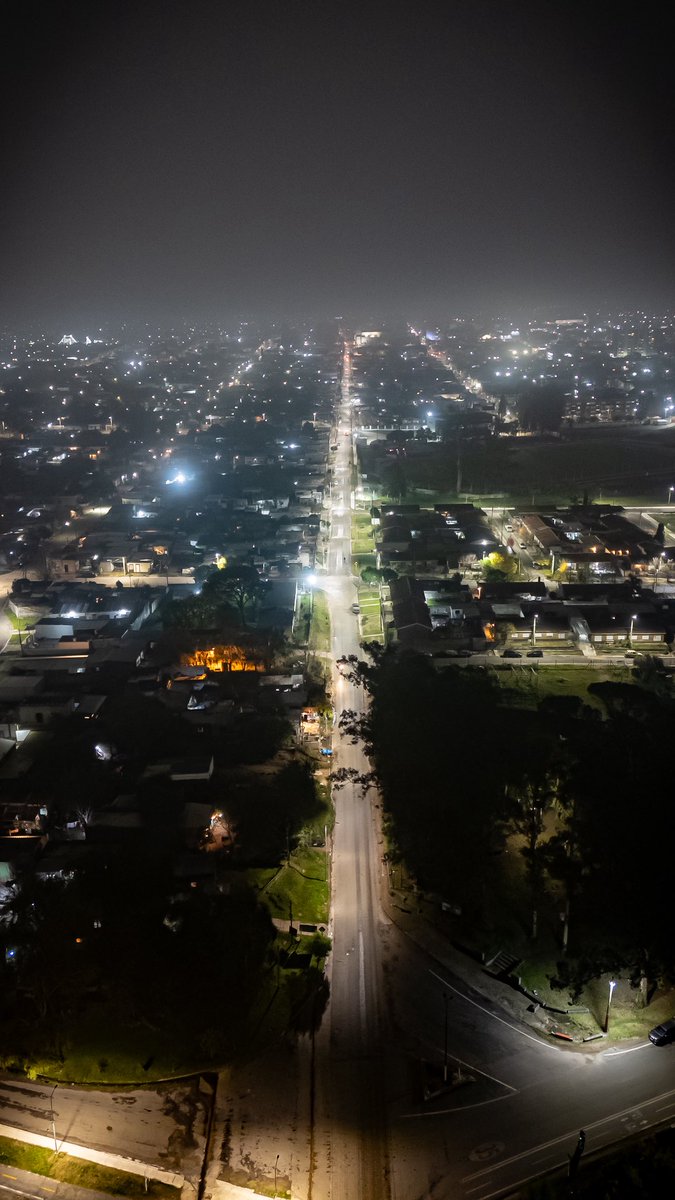FloridaIDF's tweet photo. Se finalizó nueva obra de alumbrado. En esta oportunidad sobre calle Alejandro Gallinal, entre Paso de los Dragones y 18 de Julio, uno de los principales accesos a la ciudad.
35 columnas , 35 luminarias LED, 900 m de cableado

Más iluminación, más seguridad, mejor calidad de vida https://t.co/z02xX192VJ