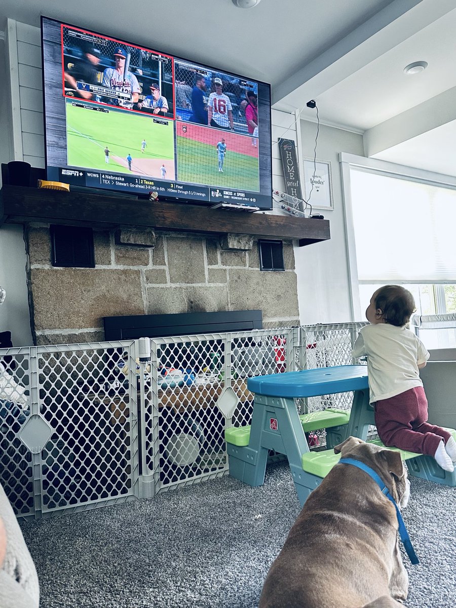 TFLF_'s tweet photo. Just two buds watching #squeezeplay https://t.co/Wkp1oS3INR
