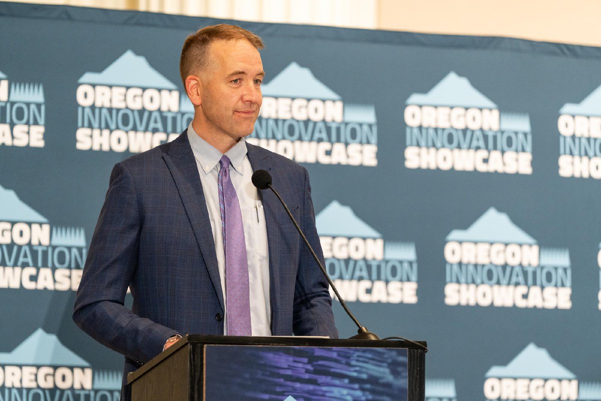 ORSecretaryRead's tweet photo. I believe that Oregon's best years are still ahead of us, and I believe this because I meet regularly with business owners, large and small, who are creating and reshaping industries. I will keep fighting for Oregon to be somewhere our children can live, work and succeed. https://t.co/oHongS5VDl