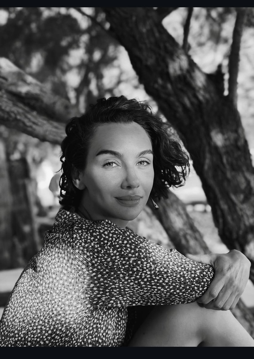 Bushra_Mus's tweet photo. This photo is a reminder that true charisma is timeless ✨ 😍
#BirceAkalay https://t.co/74pJboy9tZ