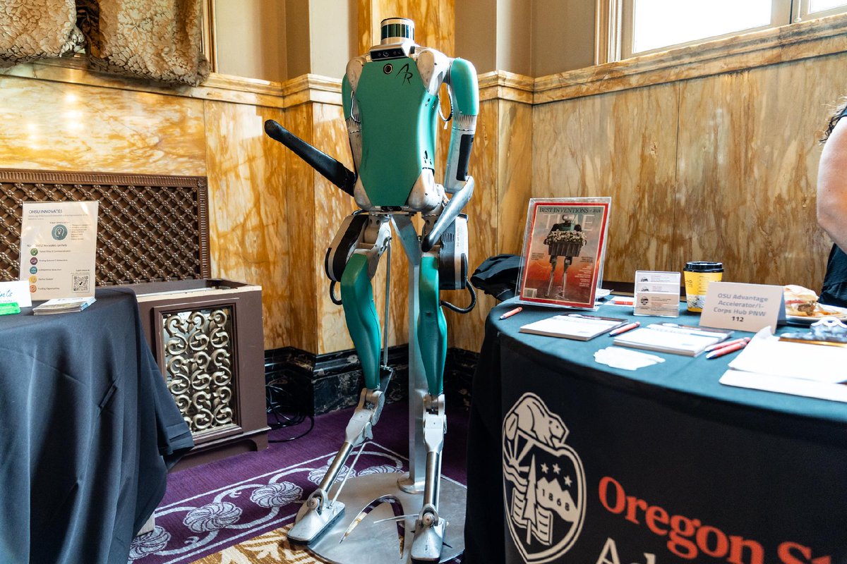 ORSecretaryRead's tweet photo. I believe that Oregon's best years are still ahead of us, and I believe this because I meet regularly with business owners, large and small, who are creating and reshaping industries. I will keep fighting for Oregon to be somewhere our children can live, work and succeed. https://t.co/oHongS5VDl