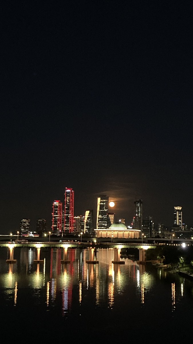 prayerwoo's tweet photo. 어제 선유도에서 본 붉은 보름달 https://t.co/BjNNP4PcPv