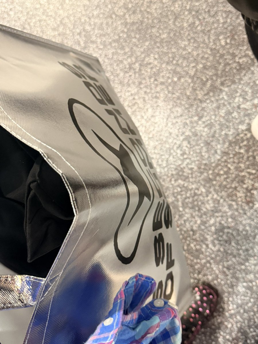 delicate_karma's tweet photo. @5SOS @Luke5SOS I got the tote :) https://t.co/BVrHeocvfC