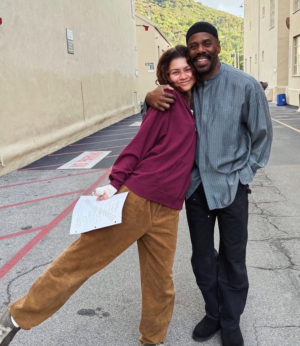 ScreenZoneBR's tweet photo. 🚨 Duas horas para o final de temporada de EUPHORIA. https://t.co/IjZh6AG9X3