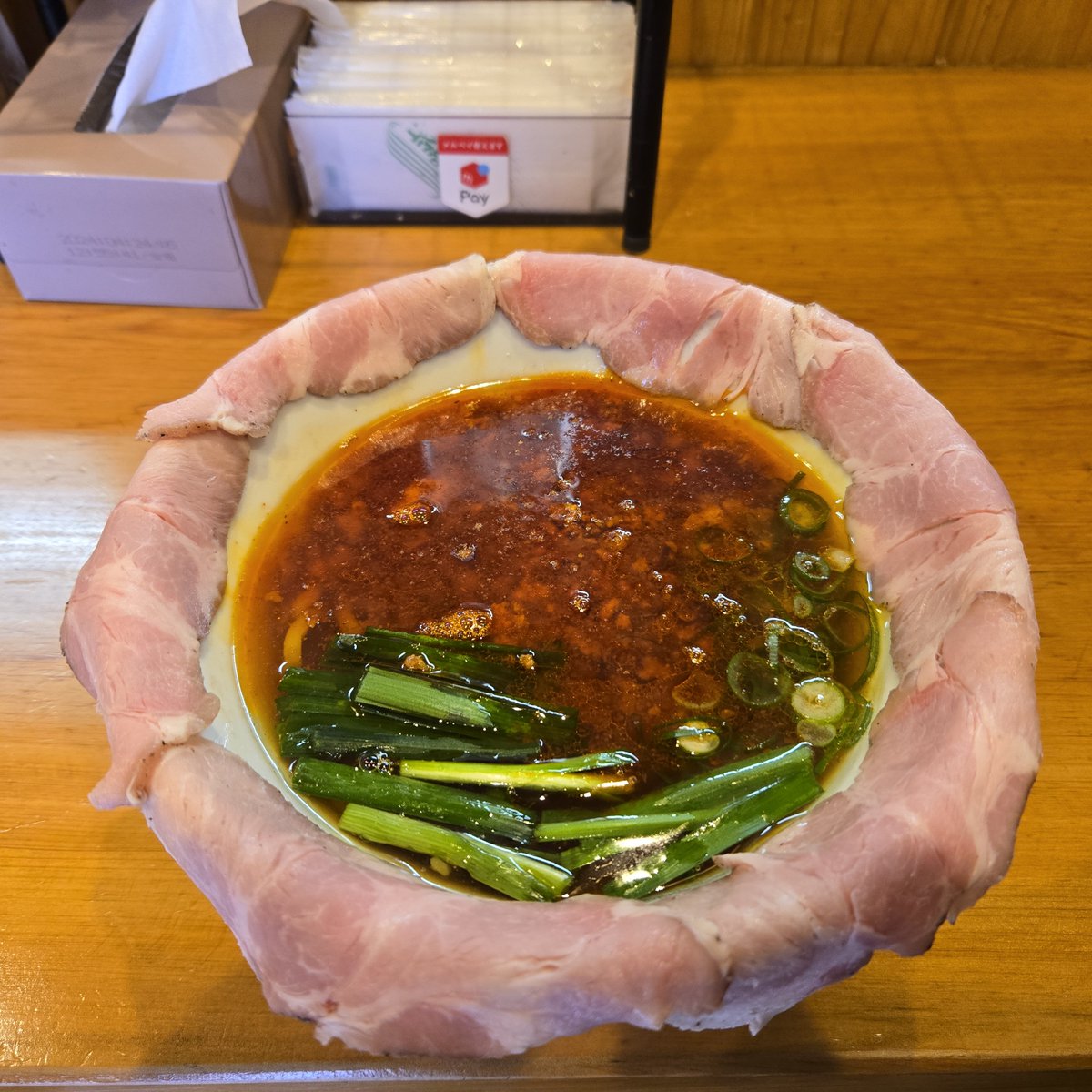 dynam_futomen's tweet photo. 太麵です🍜

6月も楽しさいっぱいと🎰🙂

美味しいラーメン一杯（いっぱい）で🍜☺️

お送りして参ります

台湾ラーメンに

この日は特別な日で

肉祭りスペシャルトッピングを🐖

6月も楽しさ＆美味しさ無限大！

ごっそれい！

#太麵店長 
#麺屋湊 
#肉祭り https://t.co/sPOBCAw0YQ