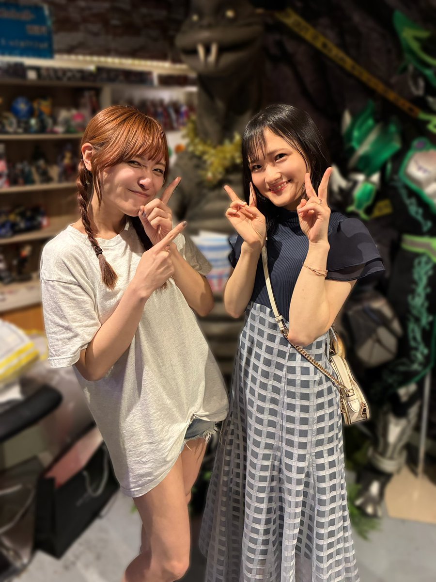 saijoumizuki's tweet photo. スナックBELL vol.9
ありがとうございました！

もなちゃん育児���🏻忙しい中、来てくれてほんっとーにありがとう！母が歌う「勇気100%」すこぶる泣けた😭✨

プレゼントや手紙いつもありがとう🫶🏻
なんと当日はお母さんの誕生日！
ケーキ用意してくれてありがとう🎂 https://t.co/ywJeqCZZ6S