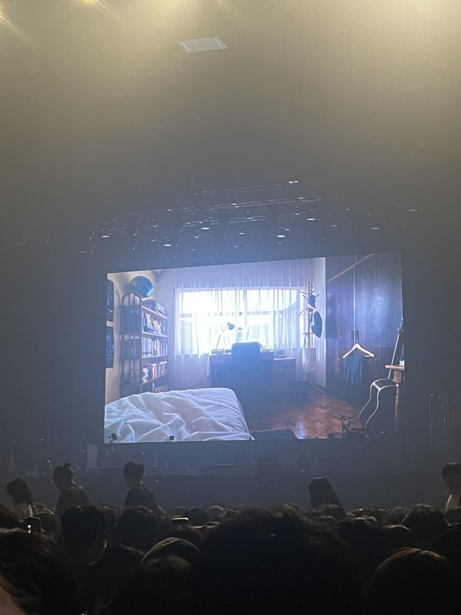 H9eYt's tweet photo. 高校生になったのび太くんの部屋かと思った。#ヨルシカ #一人称 https://t.co/mXxx4MYAa3