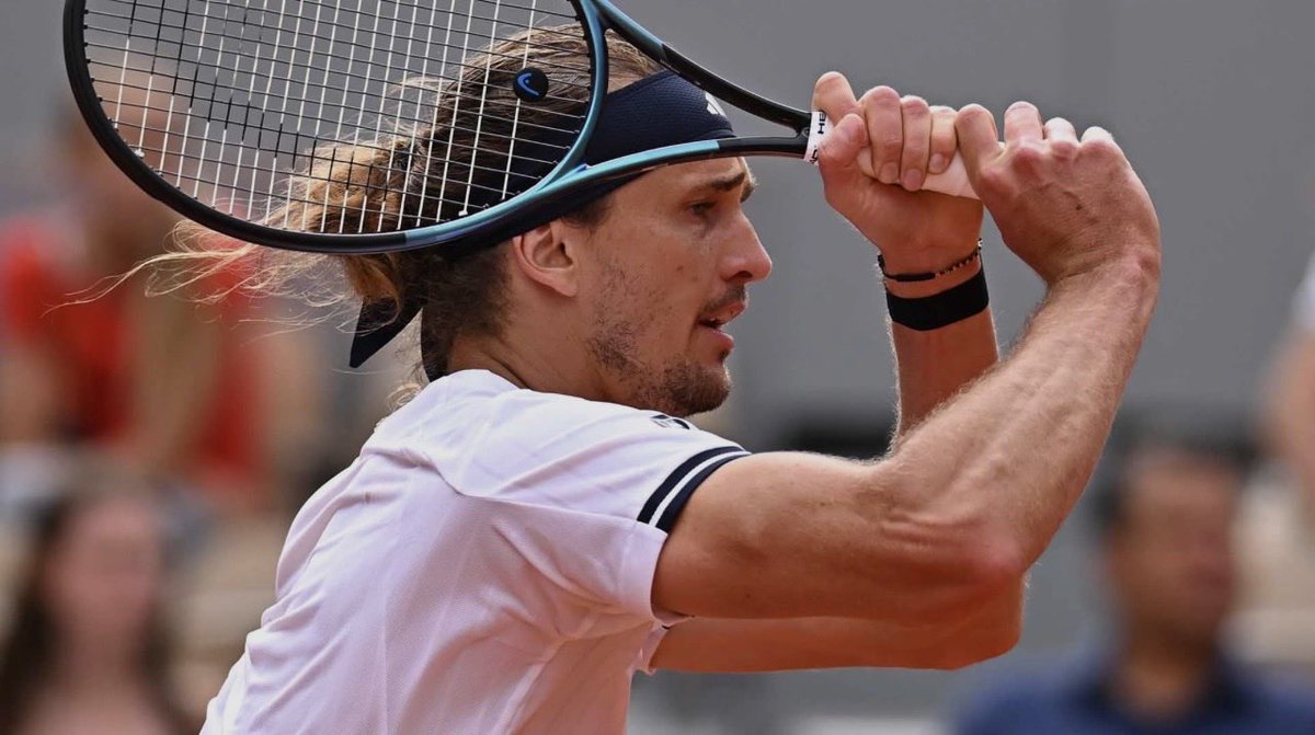 GTennisPod's tweet photo. Bottom 1/2 of the #RolandGarros QF Draw:

20yo Mensik 13hr
19yo Fonseca 14h29

19yo Jodar 12hr53
29yo Zverev 9hr17

Zverev was already the favorite as the 2 seed. Going into the QF he now has spent 3.5 to 5+hr less time on court to get to this point.

His odds are improving. #ATP https://t.co/O4RI8nG4OD